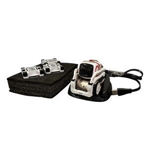 Anki Cozmo Robot Toy With 3 Cubes And Charging Station 300-00046